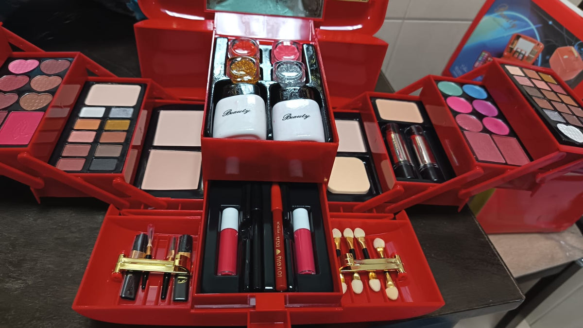 Makeup Kit for Women      طقم مكياج للنساء